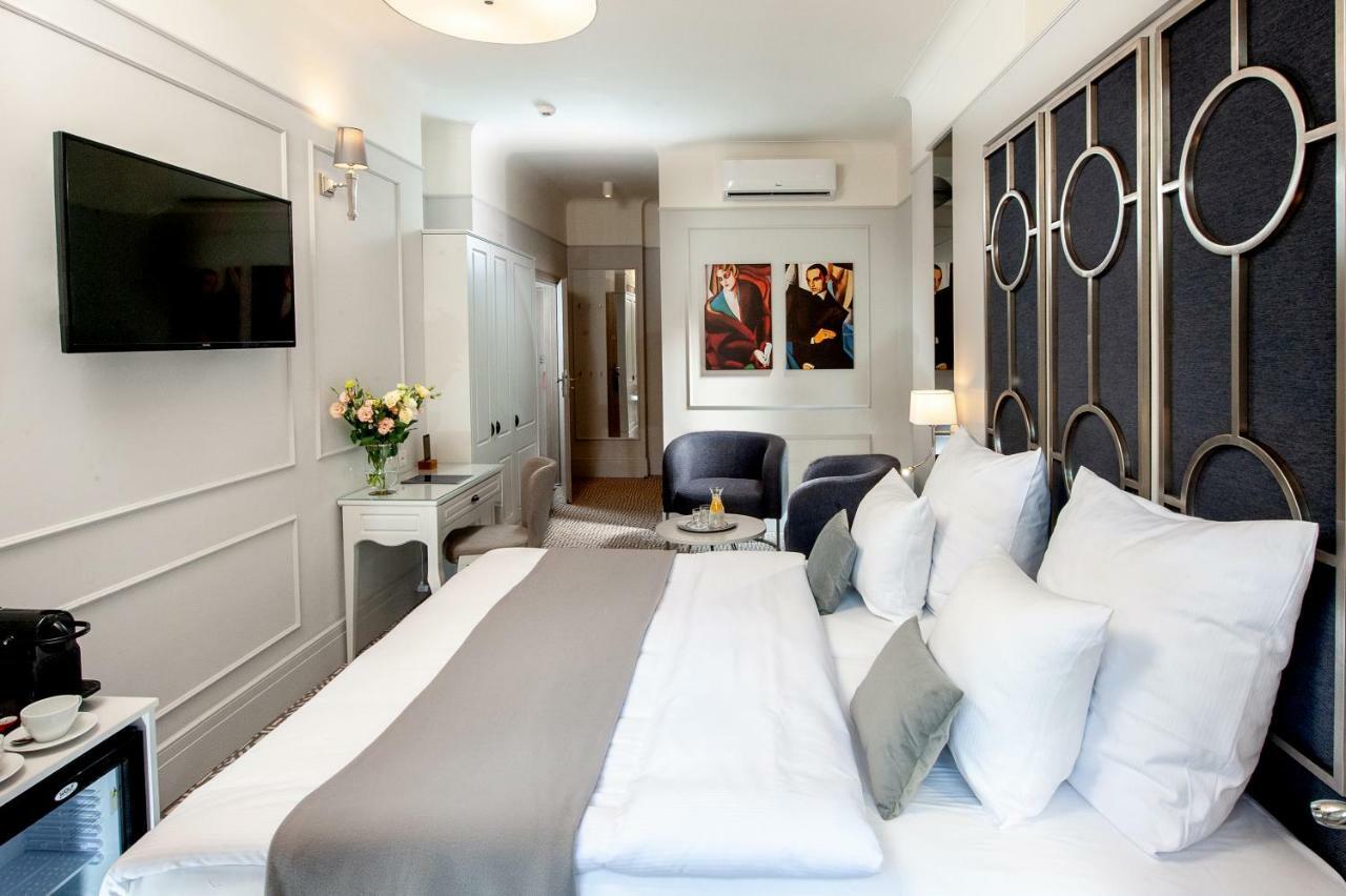Double Balcony Boutique